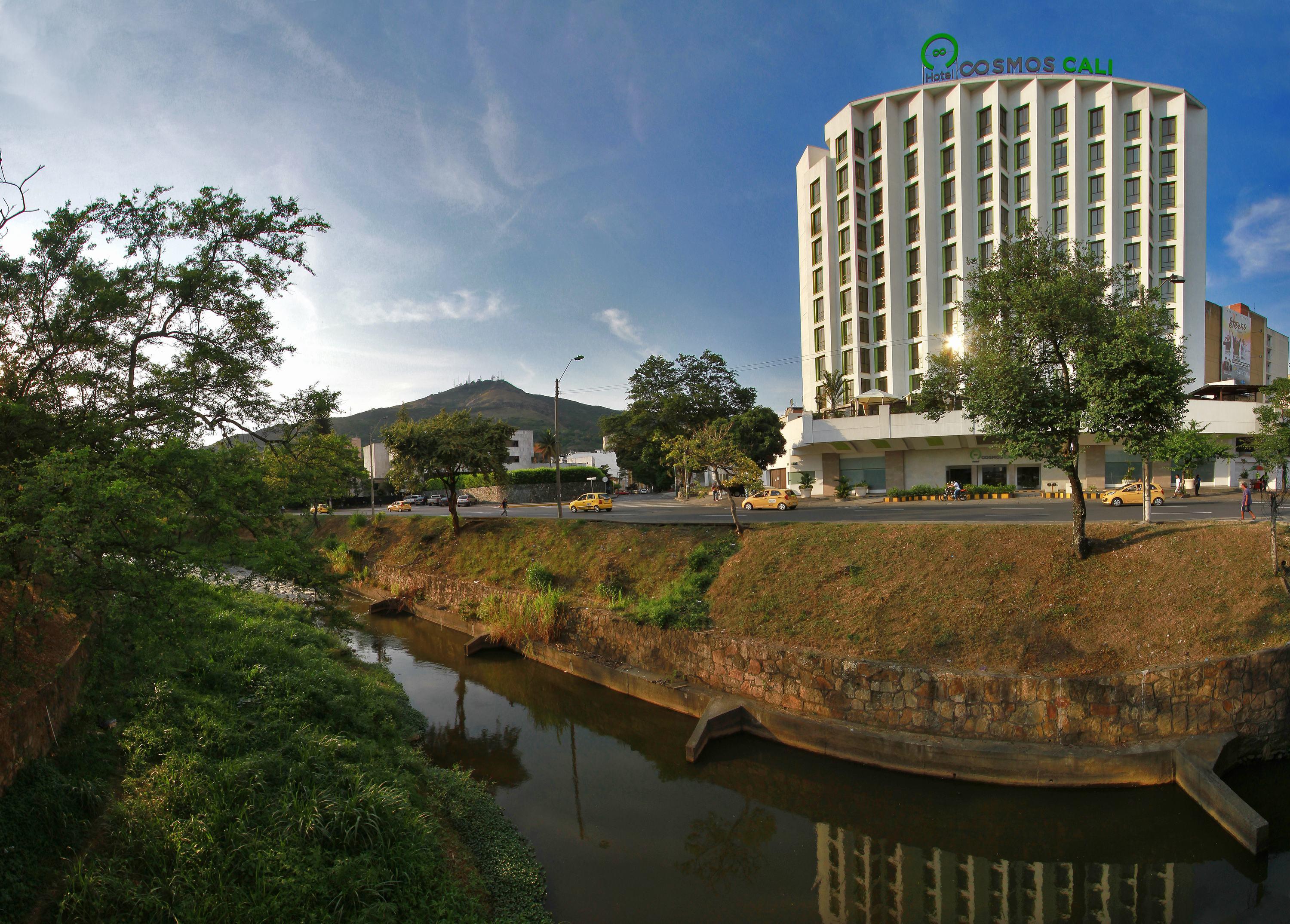 Hotel Cosmos كالي المظهر الخارجي الصورة