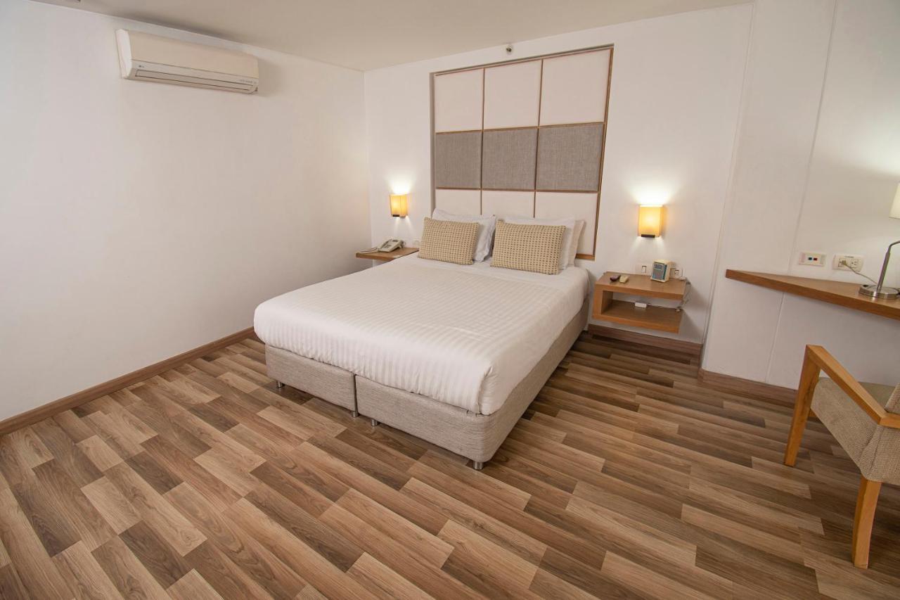 Hotel Cosmos كالي المظهر الخارجي الصورة