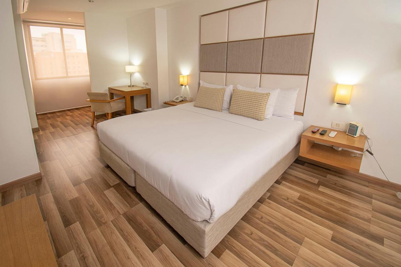 Hotel Cosmos كالي المظهر الخارجي الصورة
