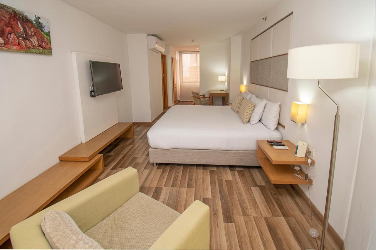 Hotel Cosmos كالي المظهر الخارجي الصورة