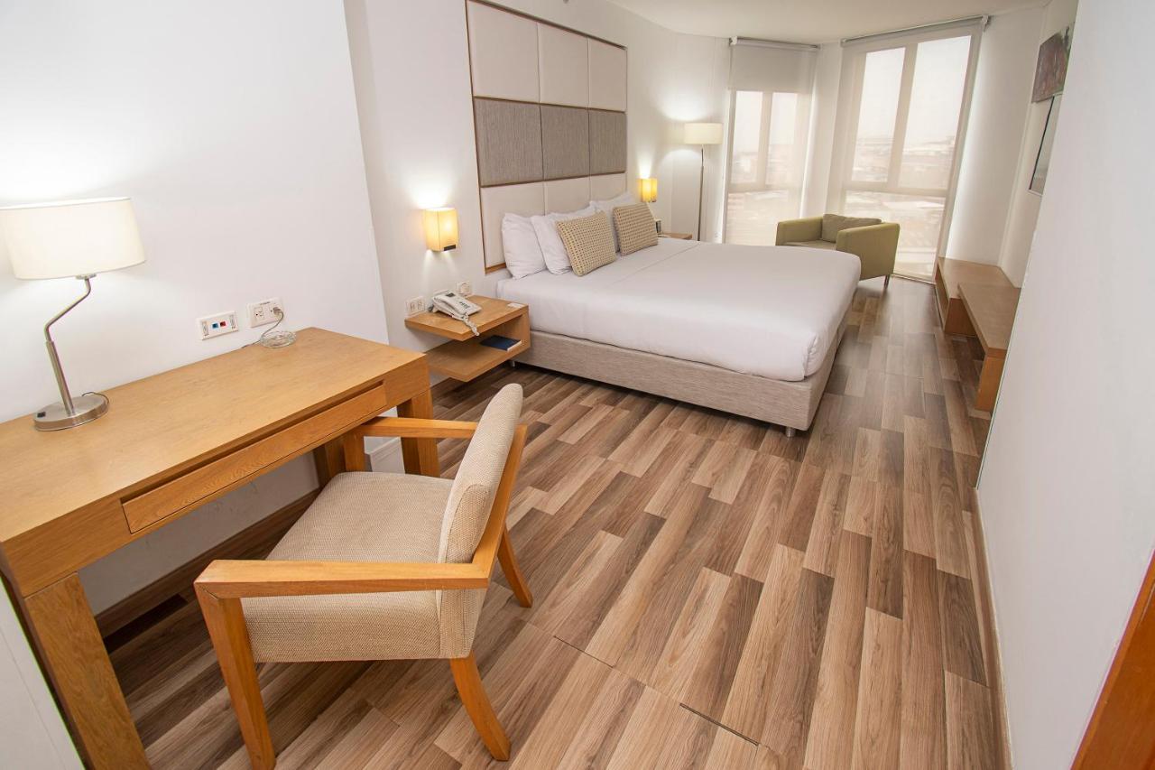 Hotel Cosmos كالي المظهر الخارجي الصورة