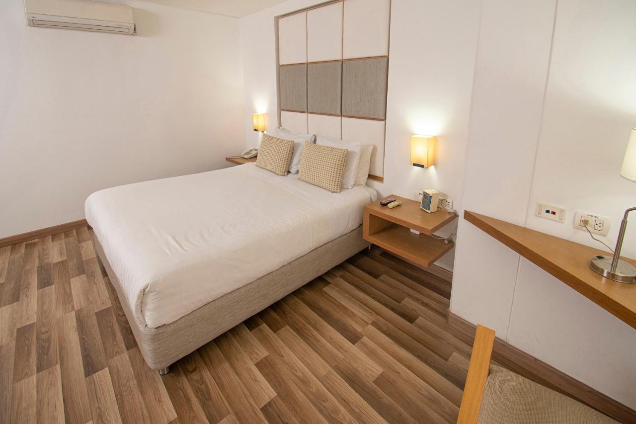 Hotel Cosmos كالي المظهر الخارجي الصورة
