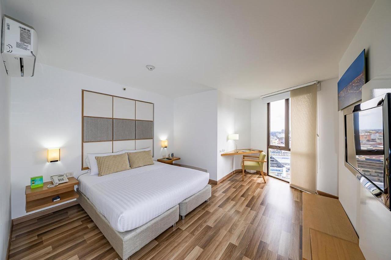 Hotel Cosmos كالي المظهر الخارجي الصورة