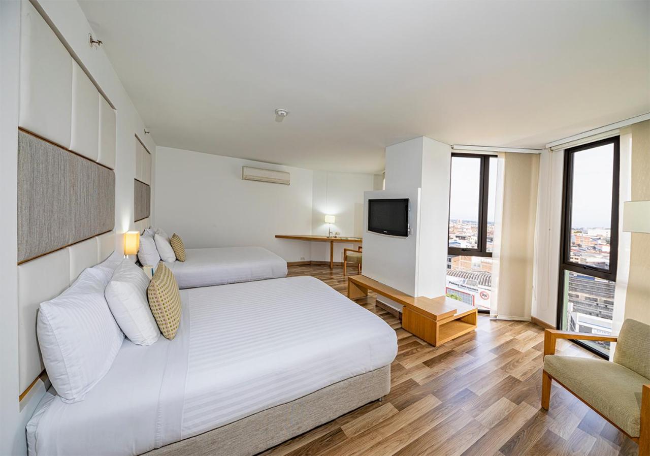 Hotel Cosmos كالي المظهر الخارجي الصورة