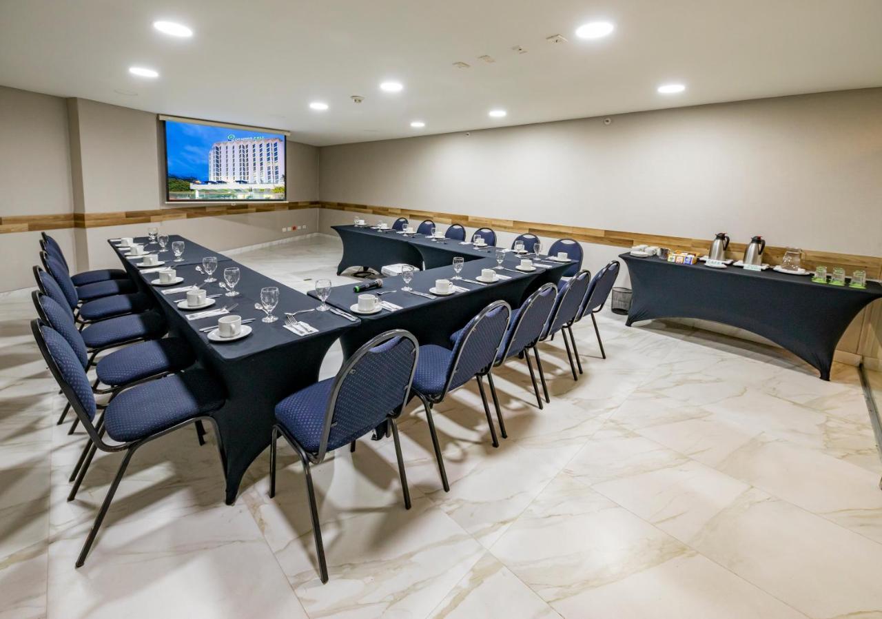 Hotel Cosmos كالي المظهر الخارجي الصورة