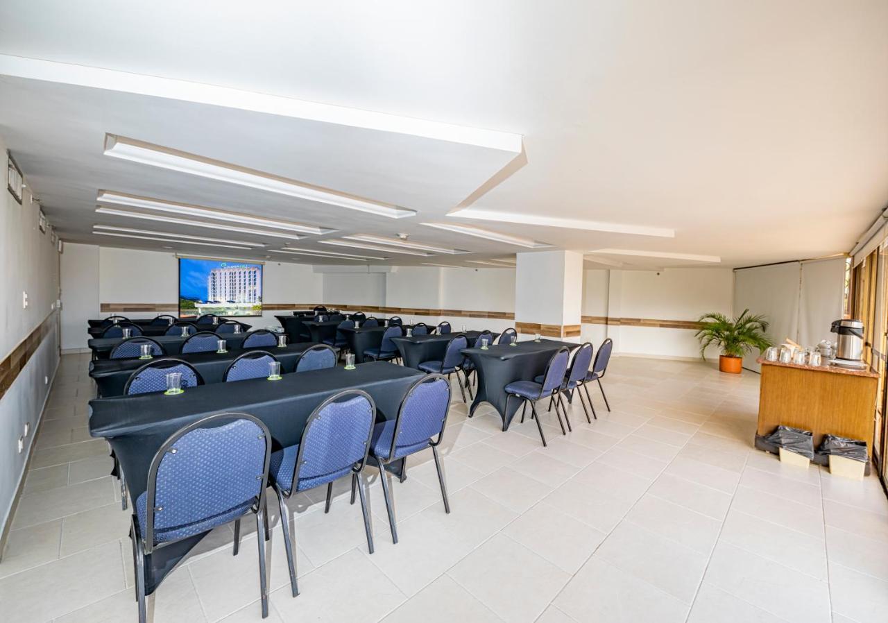 Hotel Cosmos كالي المظهر الخارجي الصورة